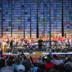 Sinočnji koncert »Igraj« je presegel vsa pričakovanja: Čarobni večer, ko je glasba združila srca!